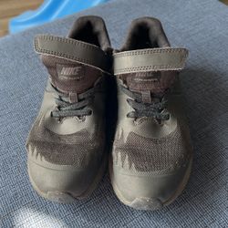 Nike Boy Shoes Size 2.5 Y Black