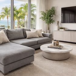 Modern Sectional Sofa with Chaise – Excellent Condition (Delivery Included)