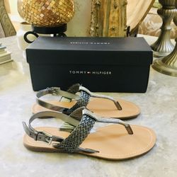 Tommy Hilfiger Women's Lorida Gold Flip Flop Sandals Size 5M