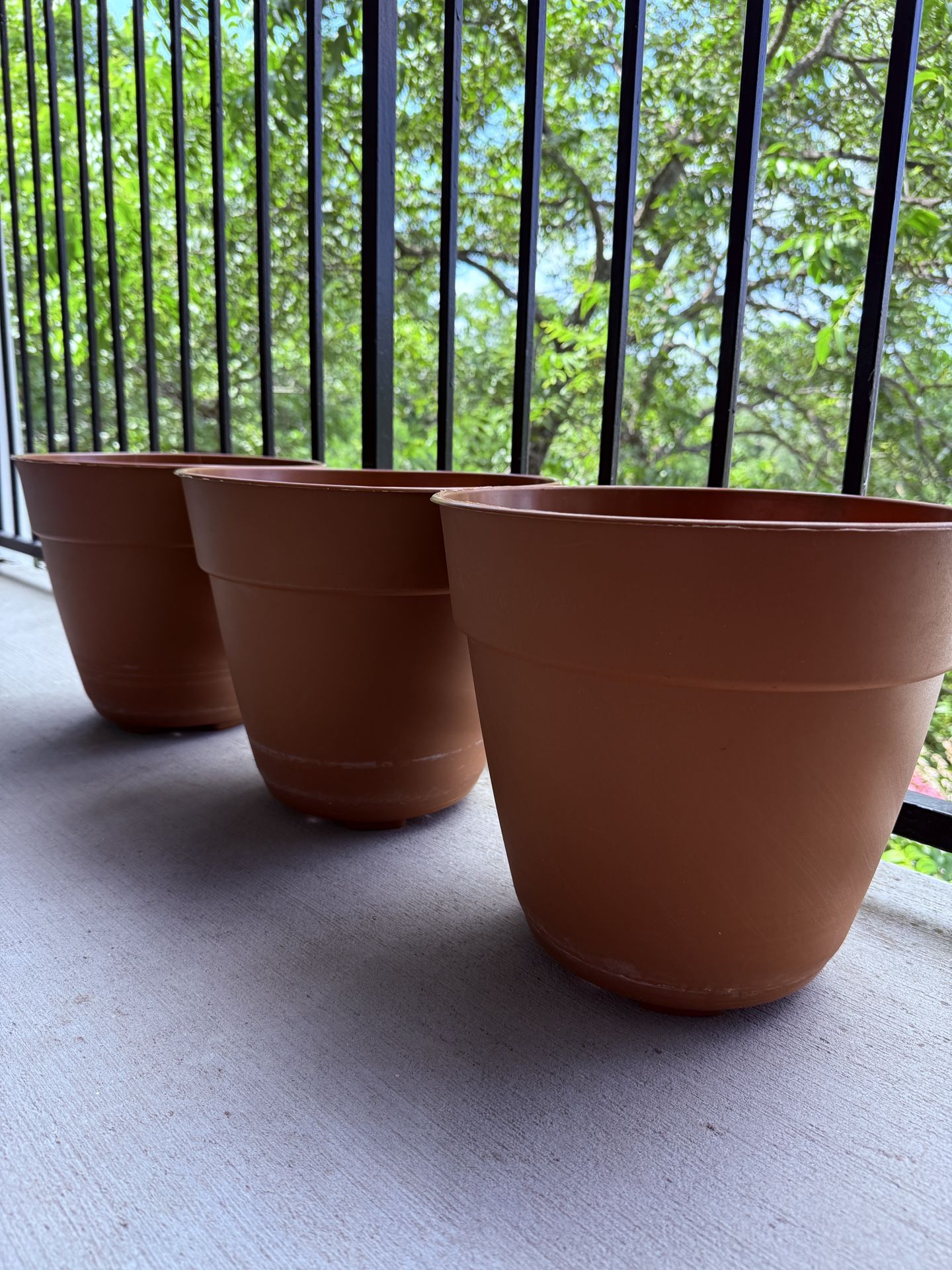 Set Of 3 Large ( 12 in. D * 12 in H ) Plastic Plant Pots