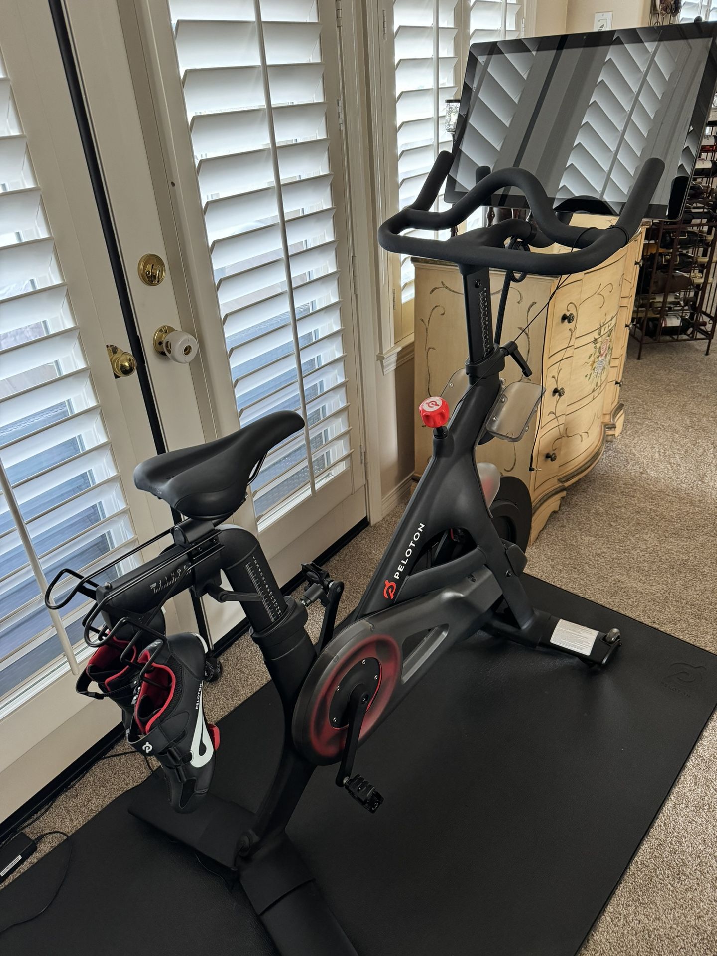 Peloton Gen 3 Like New, Great Condition for Sale in Escondido, CA OfferUp