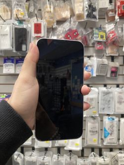 Factory Unlocked Iphone 14 128 gb comes with store warranty 