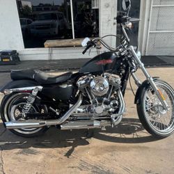 2016 Harley-Davidson XL1200V Sportster Seventy-Two
