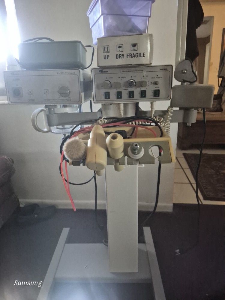 Aestheticians Portable Station/ With Tools