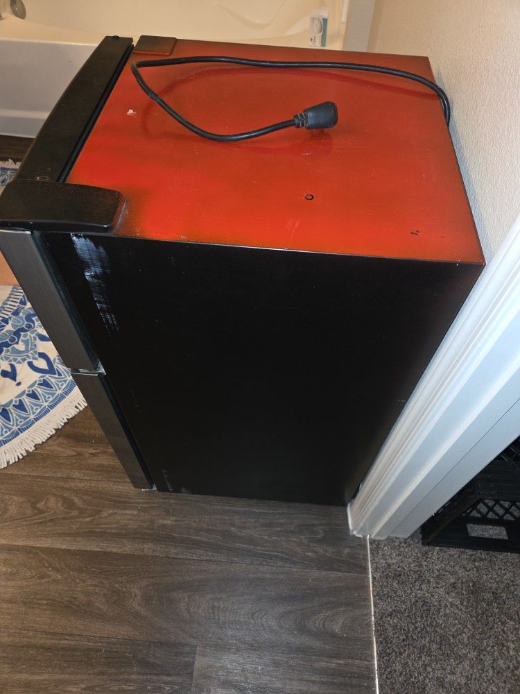 Hisense Mini Fridge