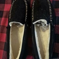 New Woman's Slippers Size 10