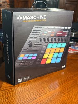 Native Instrument Maschine MK3- Like New- W/ Transfer ID