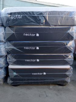 Nectar Mattress.     Nectar Premier Queen Size  - 13" Memory Foam Mattress