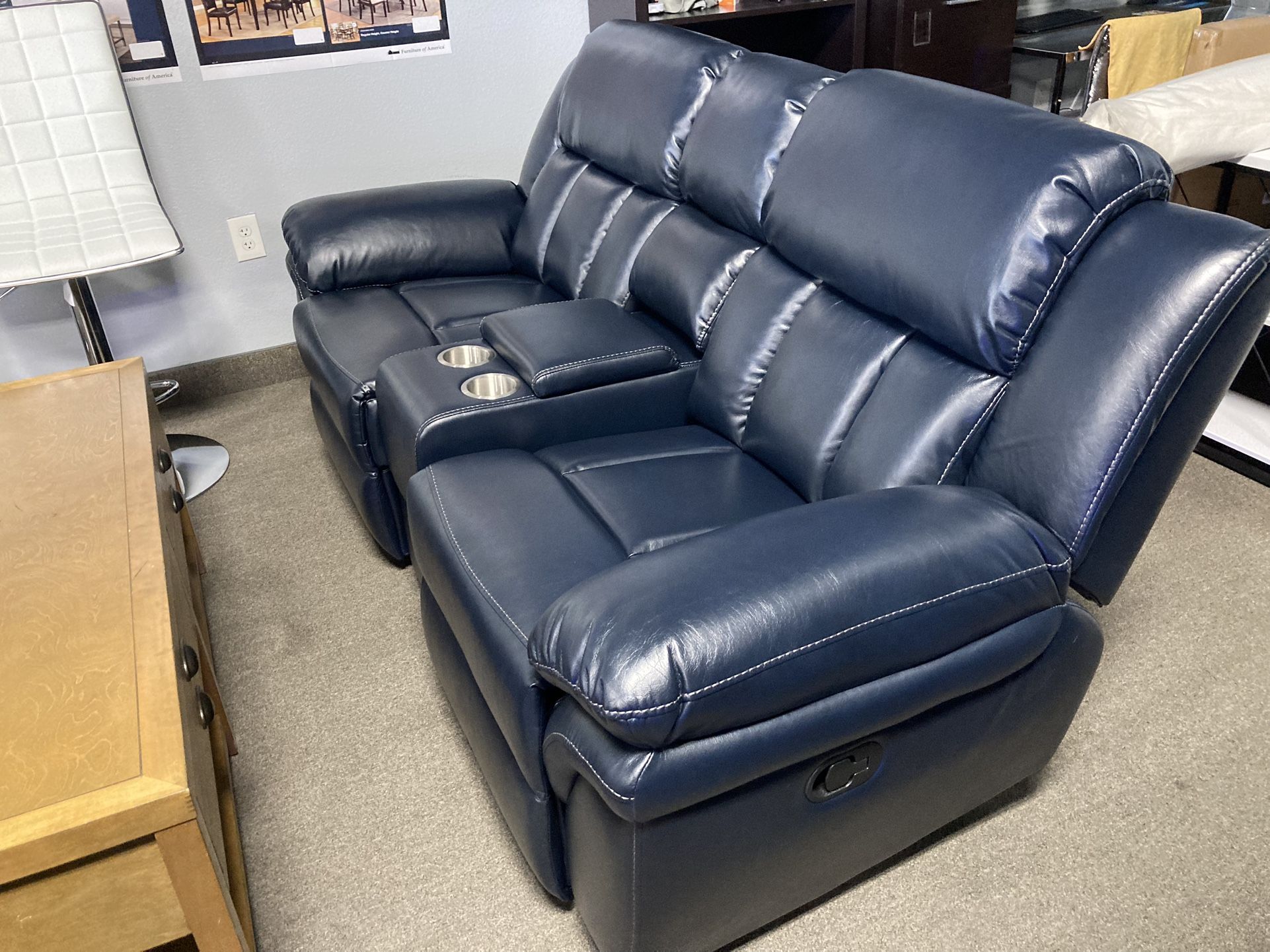 Blue Reclining Loveseat W/console! $599 🏠💙 Last One!