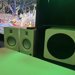 Kanto Tuk With Subwoofer-White