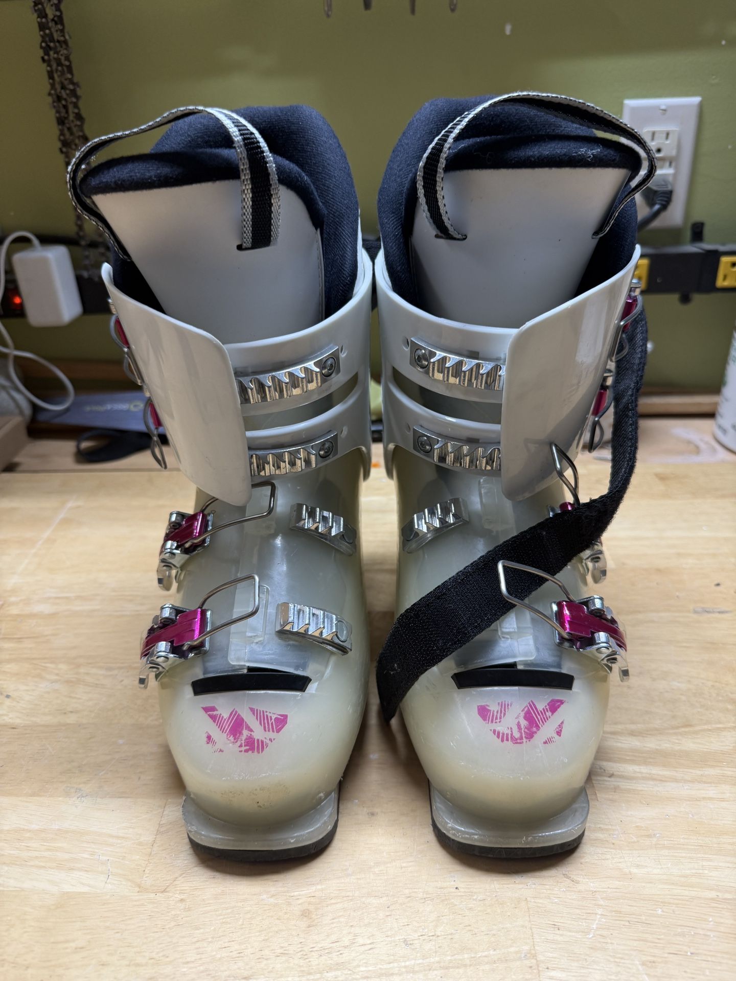 Dalbello Gaia 4 Ski Boots – Youth / Junior – Size 289mm / 25.0