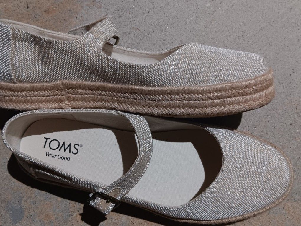 Toms Shoes