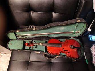 1988 copy of Antonious Stratavarous violin with hardcase 4/4