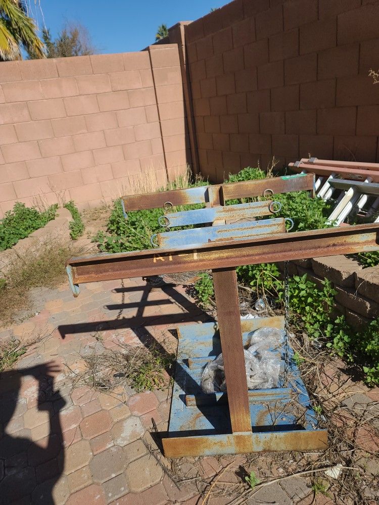 Metal Tank Holder And 3 Full Tanks