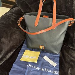 Dooney And Bourke Handbag