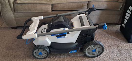 HART BRUSHLESS MOWER 40V WITH CHARGER AND 6AH battery