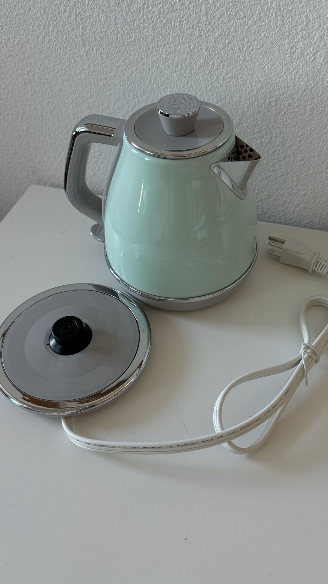 Retro Electric Kettle - Pastel Green