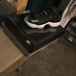 Jordan 11s Low Black\varsity Royal-white Noir/blanc/ Royal Varsity Size 9.5