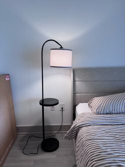 Black Floor Lamp w/ Tray Table + USB Port
