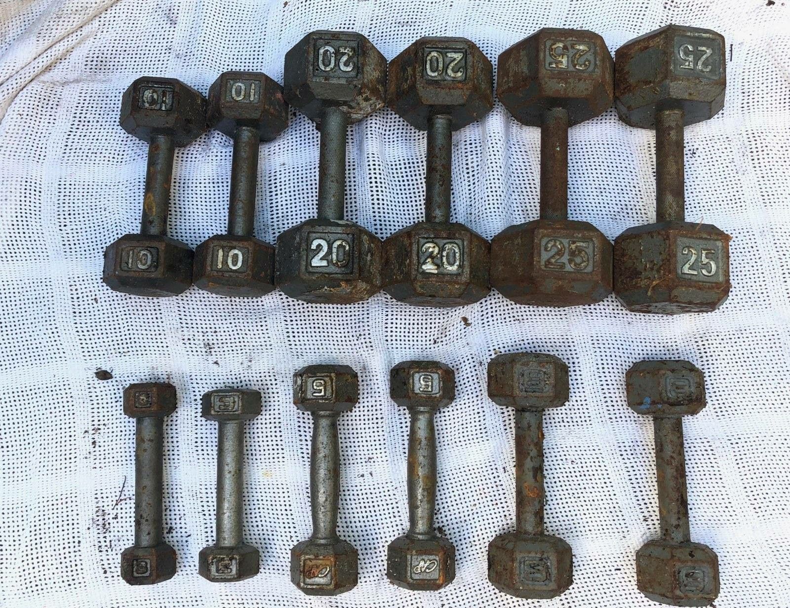 USED SET OF DUMBBELLS : 3s. 5s. 8s. 10s. 20s. 25s.