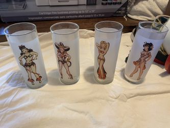 Vintage Pinup Glass Set 