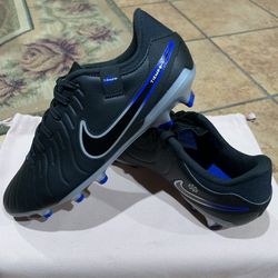 NIKE TIEMPO LEGEND 10 ACADEMY FG/MG SOCCER CLEATS (Sizes Available: Mens 5, 5.5, 6) Also Fits: ( 6.5, 7, 7.5 Women’s)