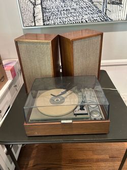 Vintage KLH Model Twenty-Four Series II Turntable Stereo System w/ Speakers