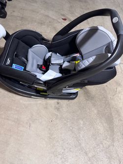 Graco Infant Car Seat with Base