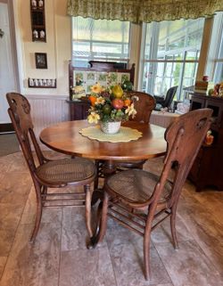 36" Round Solid Oak Antique Dining Table + 3 Chairs