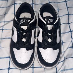 Nike dunk low size 8.5c