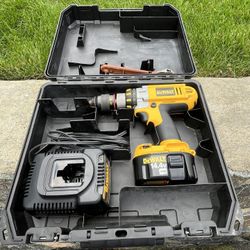 DeWalt Cordless Drill/Driver (drill, charger, battery & case)