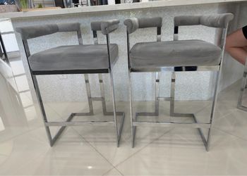 Set of 4 Counter/Bar Stools – Excellent Condition | Juego de 4 Sillas de Barra