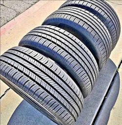 225 55 18 Hankook Tires Con 80% de Vida Las 4