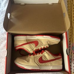 Nike Dunk Low Retro SE Strawberry Waffle