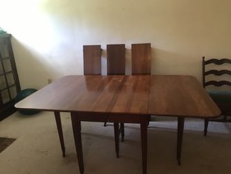 H. Willett solid cherry dining set Halle’s, includes four chairs.