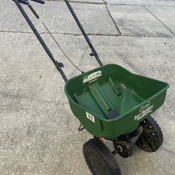 Scotts Turf Builder EdgeGuard Mini Broadcast Fertilizer Spreader 