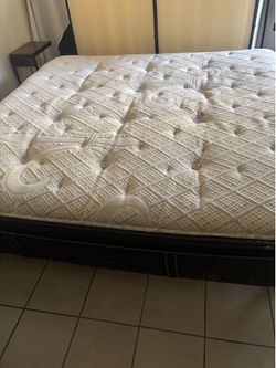 Free Cal king bed Free !!
