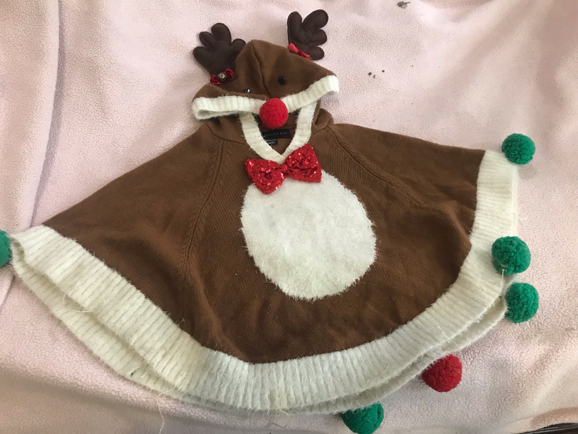 Cute Girl Poncho For Christmas π Pictures Or Ugly Sweater Day At School $10 For Size 6 But Fits A Size 4/6 I Believe South La 90043