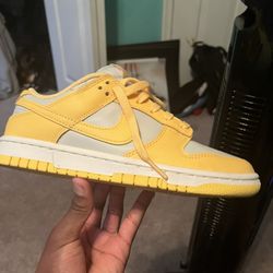 Nike Dunks Citron Pulse (women’s) Size 7