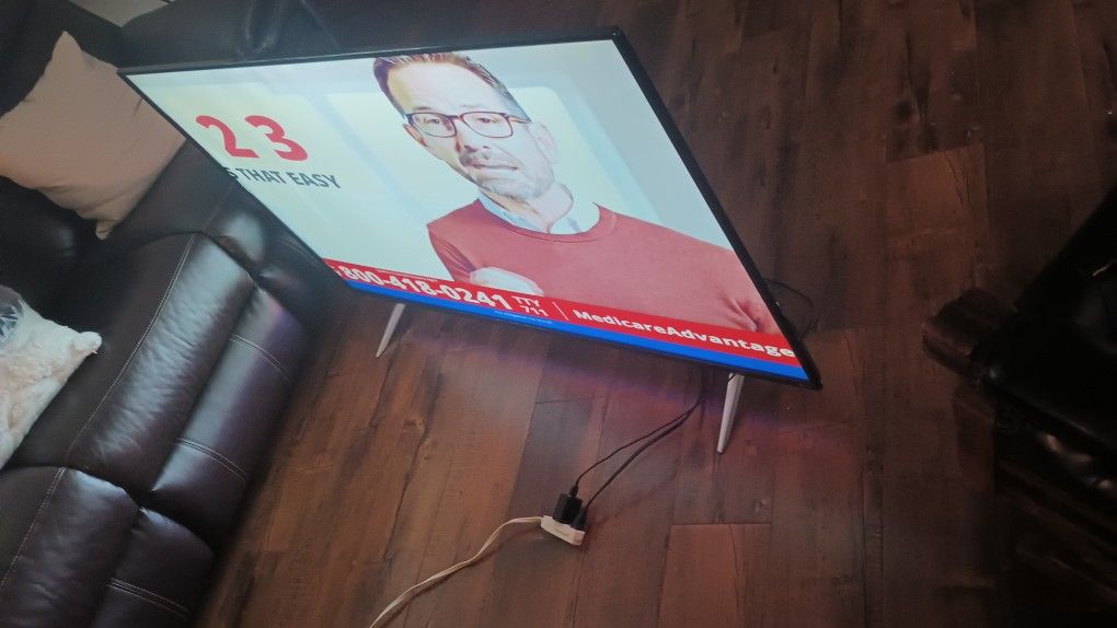 55 Pulgadas TV Roku Con Control 