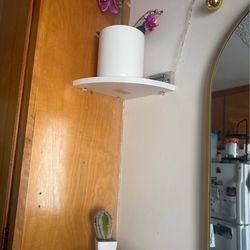 4 wall shelves fitted for corners and 2 wall shelves all white