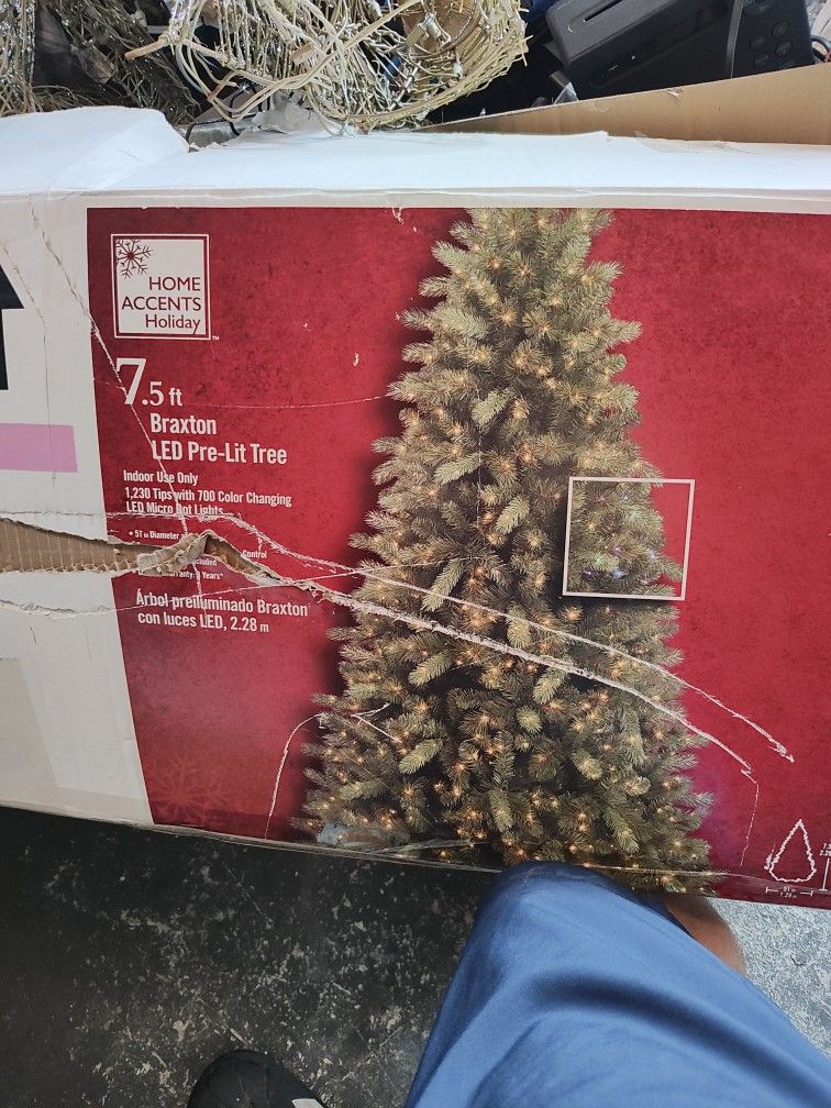 Christmas Tree 7.5 Pre Lit