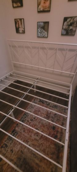 White Metal Platorm Bed Frame New