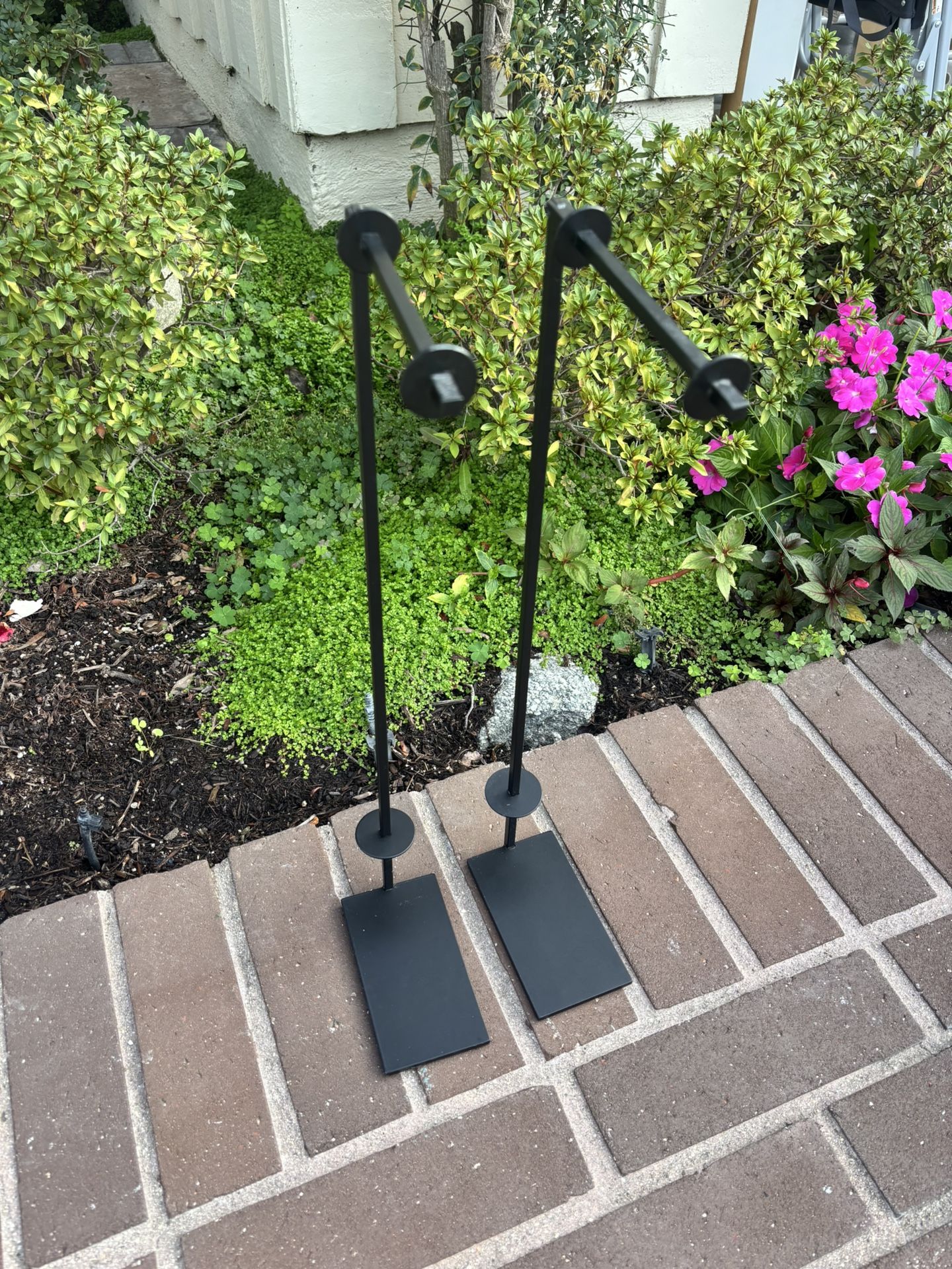 Set of 2 Modern Black Metal Toilet Paper Holders – Free Standing