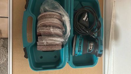 Makita BO5030 5" 12000 OPM 3 Amps Random Orbit Sander W/Hard Case. W/ sand  disc paper