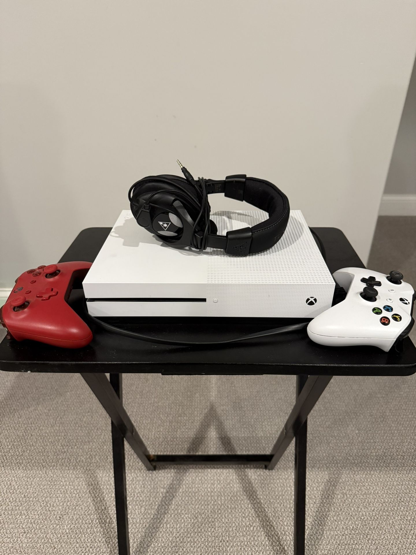 Xbox One S 500gb with 2 controllers, and Turtlebeach PX24 gaming headphones