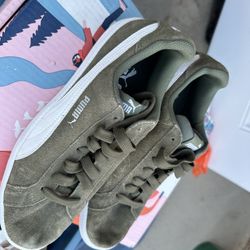 Men's Size 10 Suede Green Pumas 