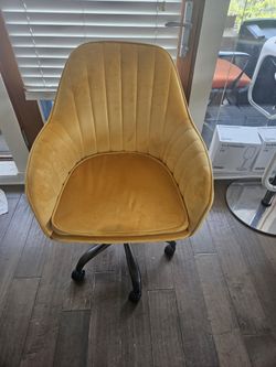 Modern Mid-back Office Desk