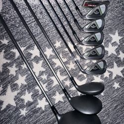 Callaway Edge Golf Clubs 1, 3, 5h Woods 6,7,8,9,S irons, Odyssey White Hot Pro 1 Putter