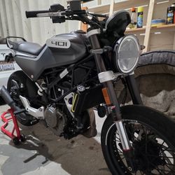 2021 Husqavarna Svartpilen ***SEND OFFERS***